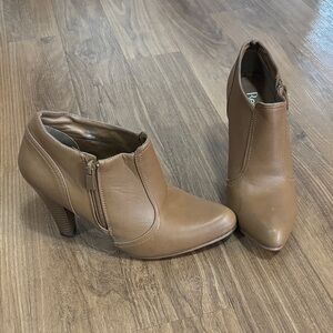 Reitmans Tan Heeled Boots